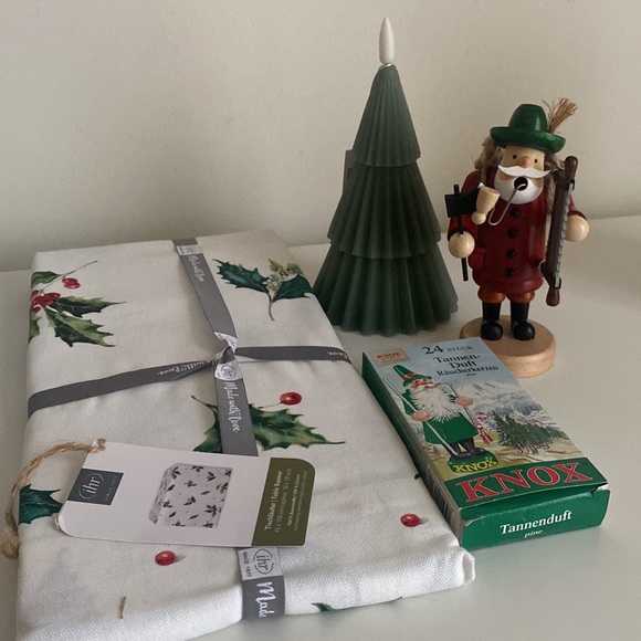 IHR Other - Christmas Table Runner Paraffin Candle Incense Smoker & 24pc Incense cones Set